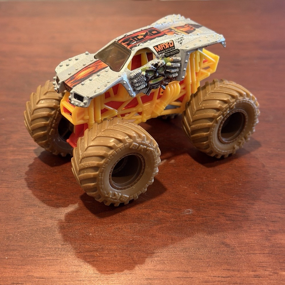 Monster Jam Spin Master Max D Mystery Mudder Truck 1:64 Hot Wheels Compatible